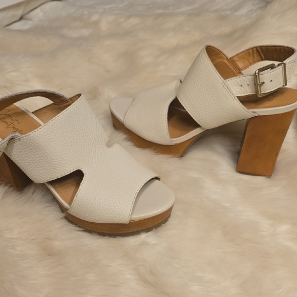 Crown Cream and Brown Heels with Cross-Strap Design - Picture 1 of 11